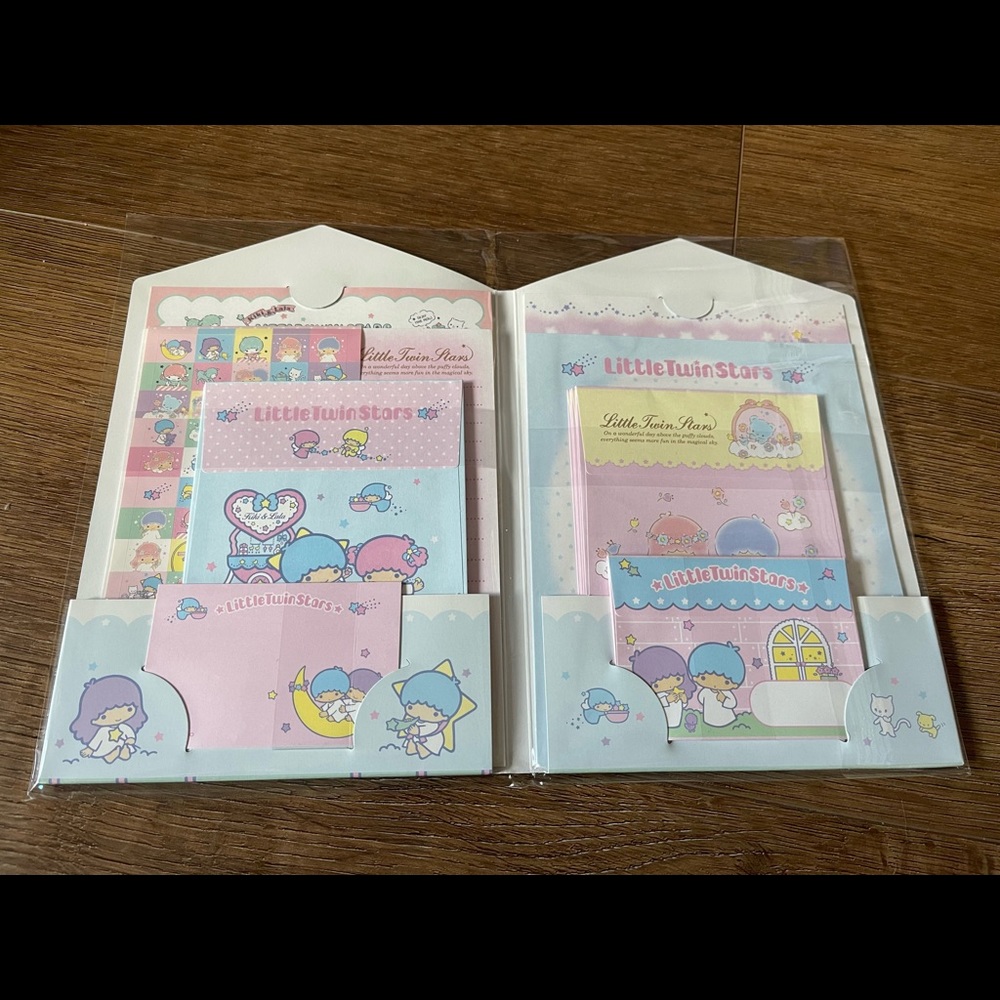 LITTLE TWIN STARS-NWT Letter Set